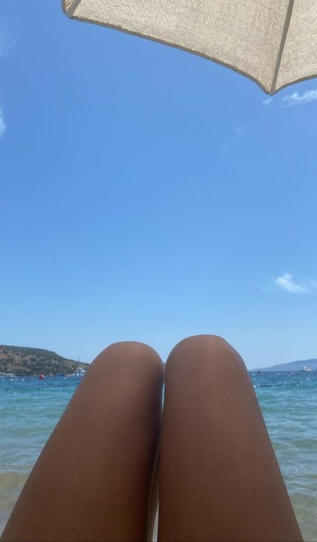 dumps model pretty photo