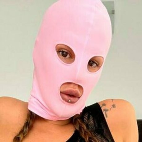 Trvlslvt erotic model photos