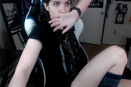 warmfreshpaint hd actress image