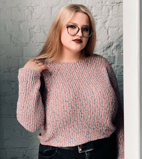 blonde curvy onlyfans beautiful photos