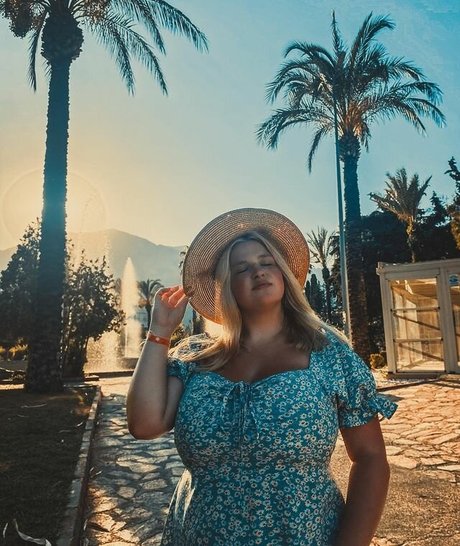 Julia Chegodar erotic pornstar gallery