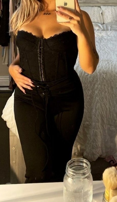 Shortnsweeeeet nudes actress pictures