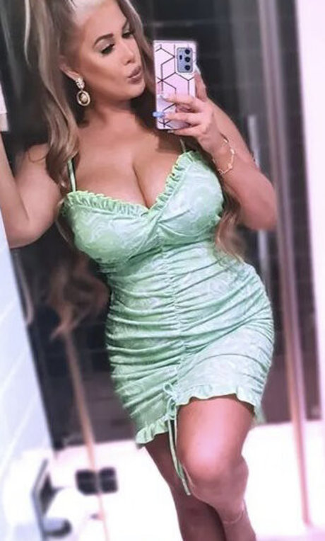 Fern Snailham beautiful model pic