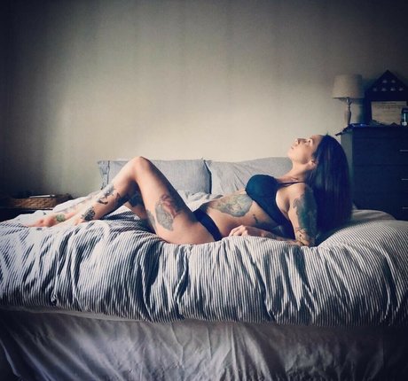Bamxashleyy pornstar nude photo