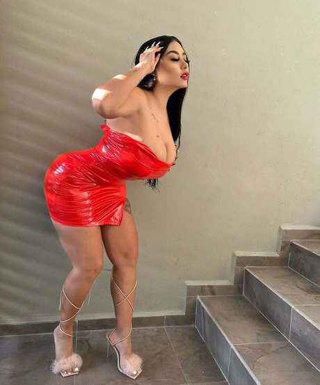 Michbaezoficial star nude picture