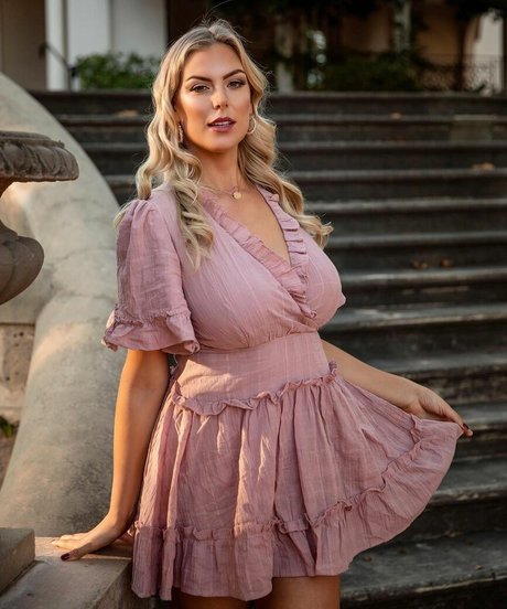 Annaliese Gann hd model photo