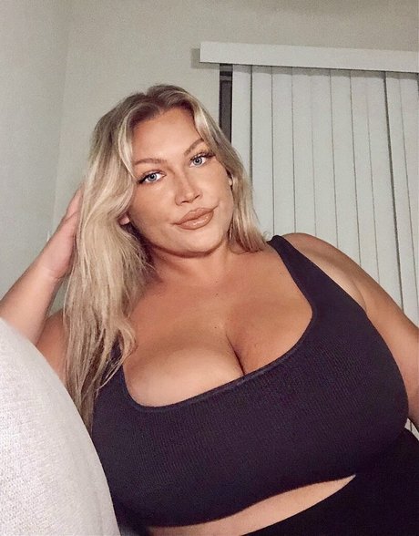 Hayden Buchko free star picture