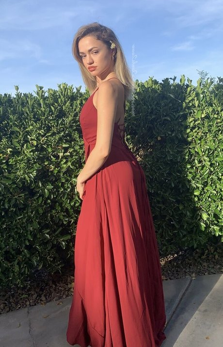 cobracummander model nude picture