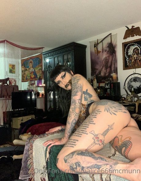 Malice Mcmunn naked model image