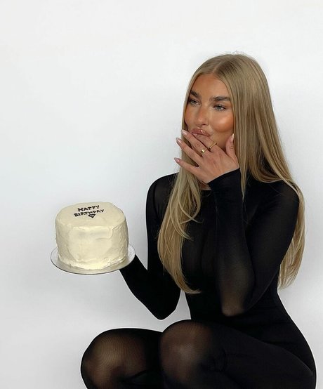 Jess Hunt pornstar art gallery