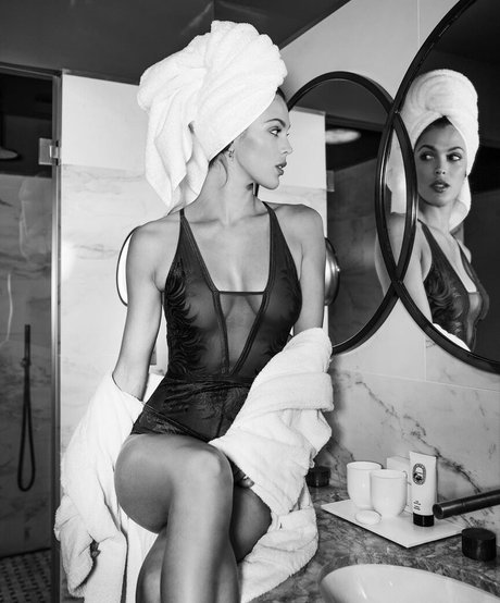 Iris Mittenaere free model gallery