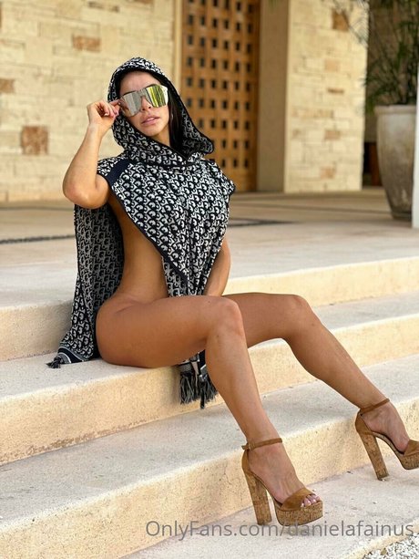 Daniela Fainus hot actress pics