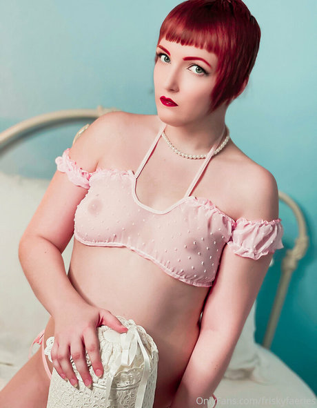 Willow Wraithright model erotic photos