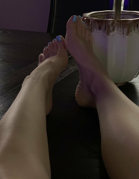 WaifuFeetMilk hd model pics