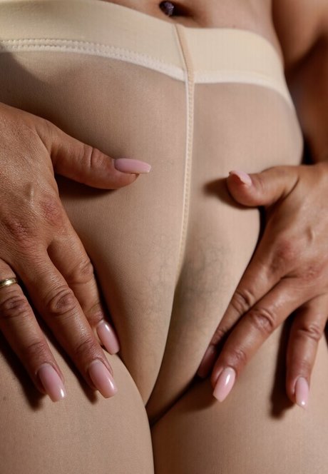 Desyra Noir xxx model pic