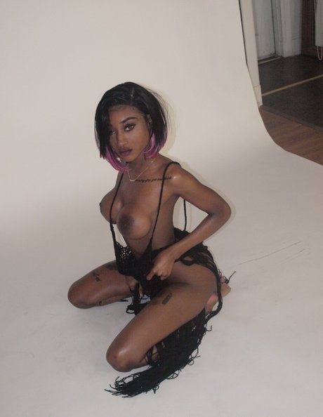yoursojasmine model erotic photo