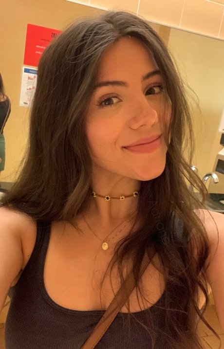 Adriana Mae best star pic