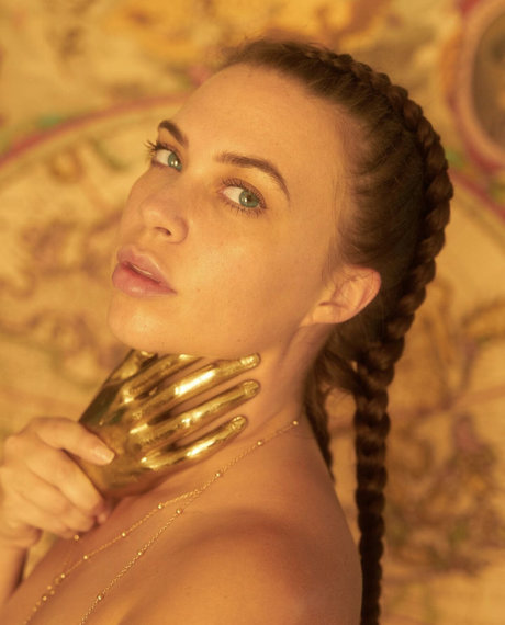 Explore with SARA star hot pics