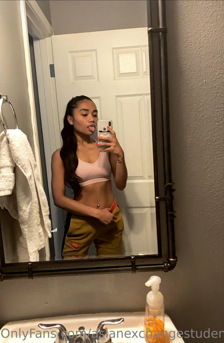 Newbie Asian sex actress photos