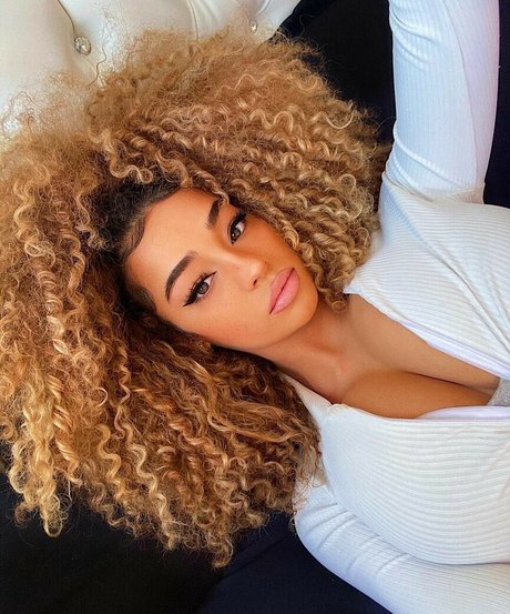 Dana Curly model porn pics