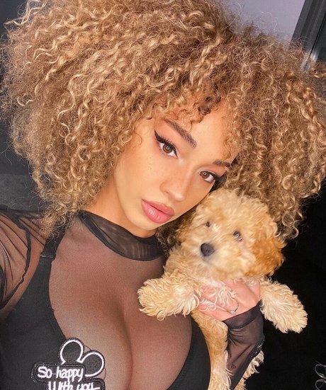 Dana Curly star beautiful pics