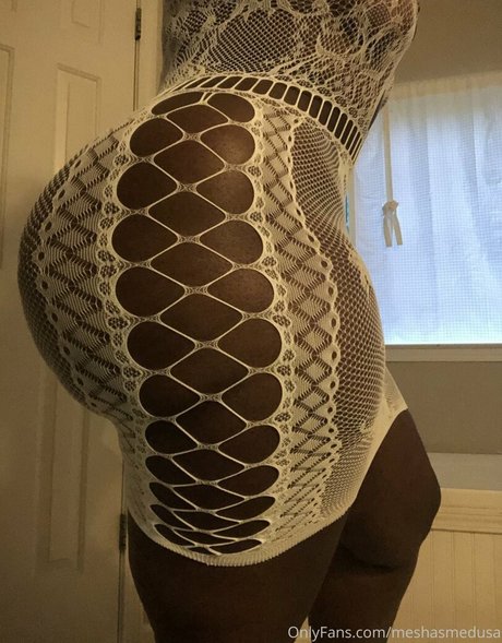 MeshasMedusa sexy pornstar pictures