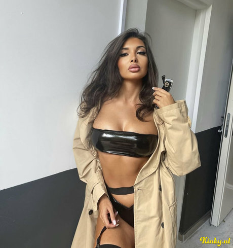 Adriannalinnaa erotic actress gallery