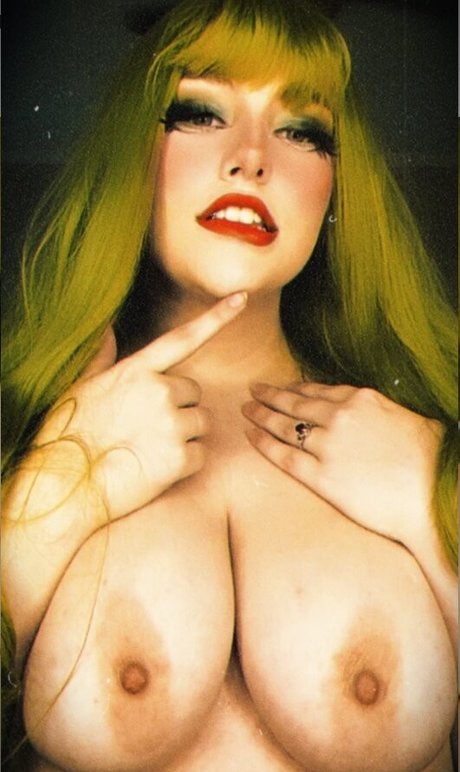 Peachling nudes model pics