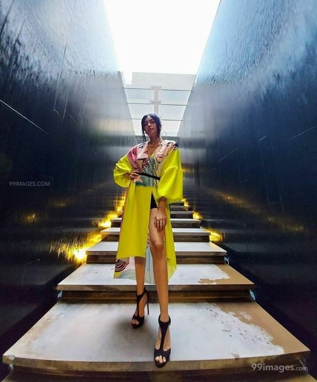 Adah Sharma model hd pics