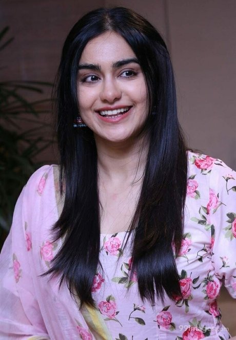 Adah Sharma star top images