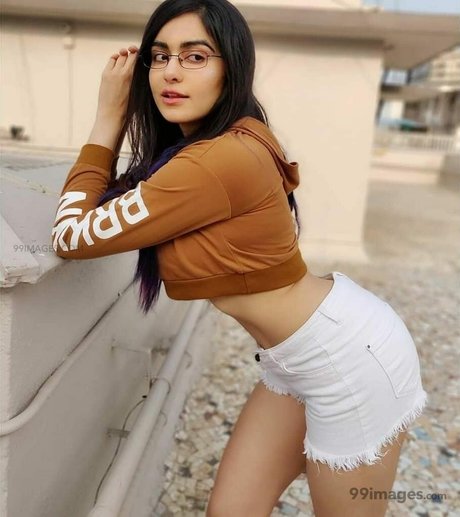 Adah Sharma model free pic