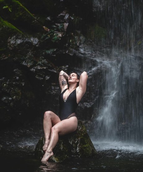 Nerdypeachbabe model nudes picture