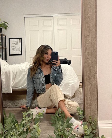 Iris Haw sexy pornstar pic