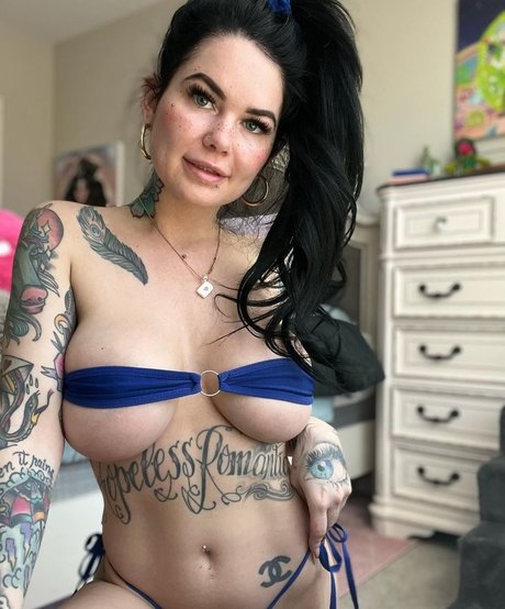Bittersweet Belle hot pornstar image