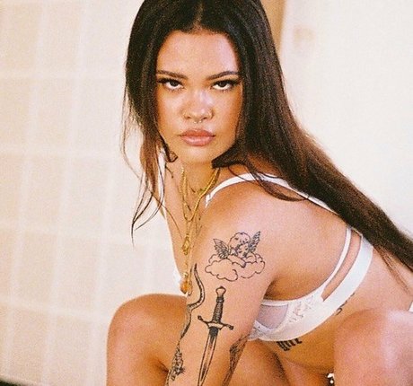 shakirareeve sex model images