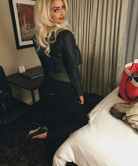 Rachel Barley model sexy pic