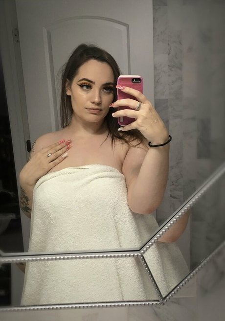 HornyThickKitten star high quality photos