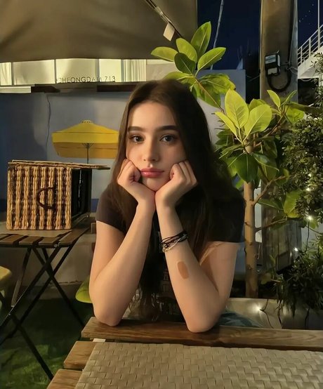 Dasha Tarab sexy star pictures