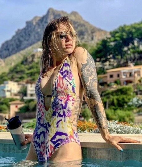 Orla Walsh star pornographic photos