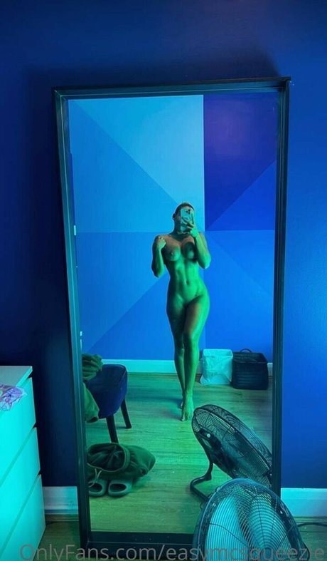 Easymcsqueezie nudes model archive