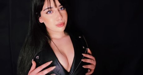Shiny ASMR art model photo