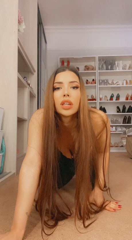 Mizz Ellaa ASMR art star img