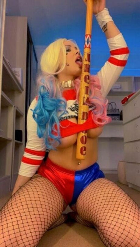 Mizz Ellaa ASMR porn star gallery