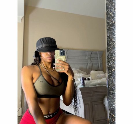 theonly ari b erotic actress pictures