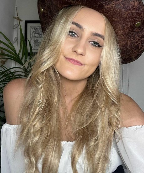Ellierose Kelly perfect star image