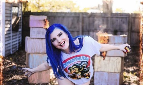 Leva Bates star erotic photo