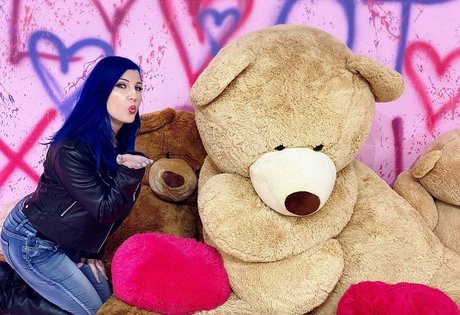 Leva Bates star sex pics