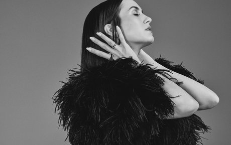 Maude Apatow erotic model pictures