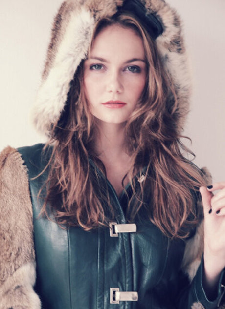 Andi Matichak erotic actress image