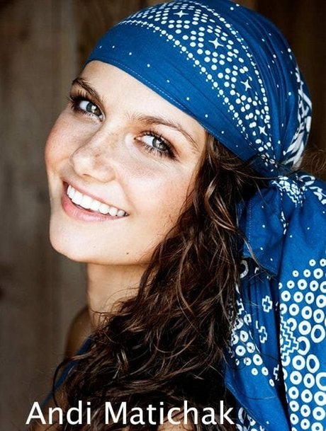 Andi Matichak model free img